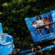 Familie genießt einen Tag im Familienfreizeitpark De Waarbeek in Twente.